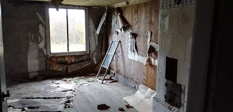 Why Selling a Distressed House Through Traditional Methods Fails in Seattle